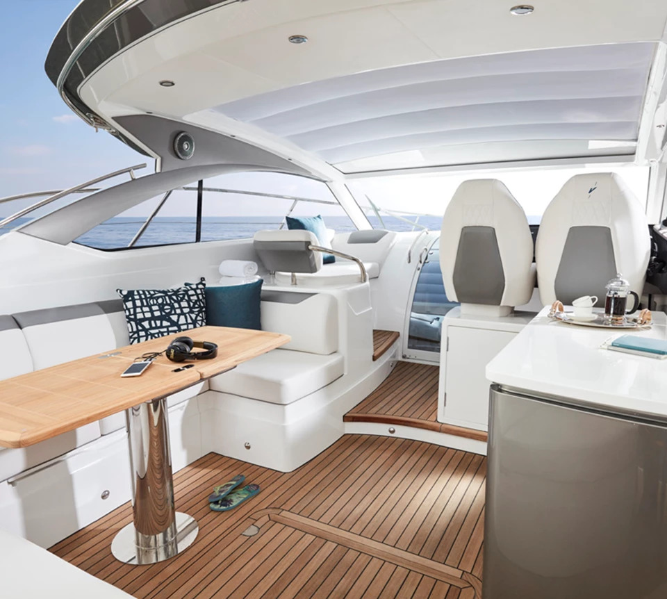 Princess V40 - Exterior